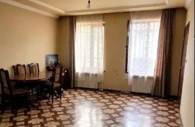 In Parakyar, a one-story house is for sale