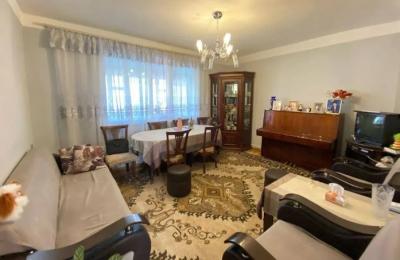 In Bangladesh, on Arno Babajanyan Street, a 4-room apartment is for sale