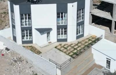 In Avan two-story house for sale